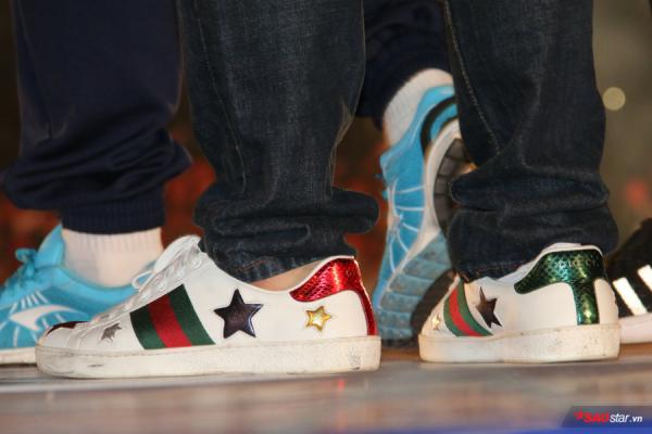 Duy Mạnh diện giày Gucci hơn chục triệu đồng ở Lễ mừng công U23 Việt Nam-3