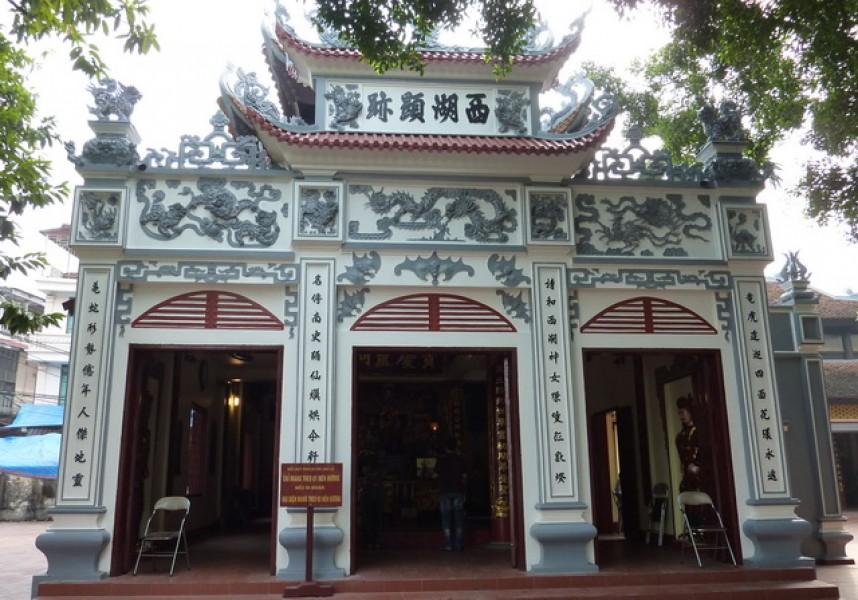 Những đền, chùa đông nghịt khách dịp cuối năm khắp 3 miền đất nước-1