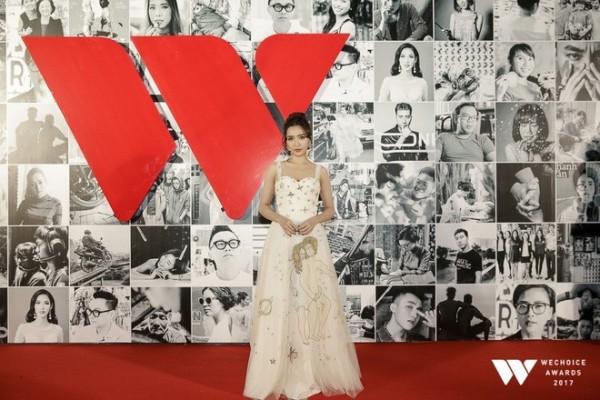 Mặc lại váy của Đỗ Mỹ Linh, đến cả Bích Phương cũng phải chào thua ngay lập tức-1