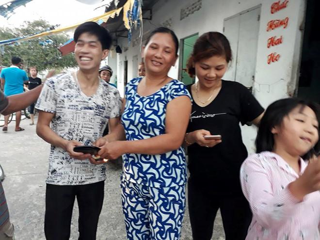 Cặp vợ chồng nghèo trả 17,5 triệu đồng cho 9X đánh rơi ví trước Tết-5