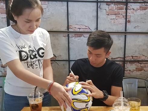 Món quà muộn ngày 8/3 của Văn Đức U23 khiến người mẹ xúc động-3