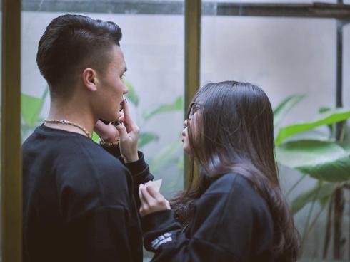 Hot girl - hot boy Việt: Bạn gái nhắn nhủ Quang Hải 'hãy trân quý những người bên cạnh'