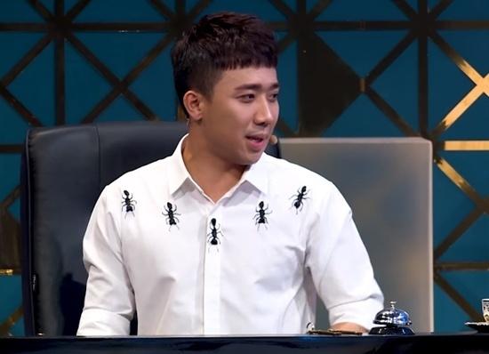 Sơ mi trắng 5 con kiến từng được Trấn Thành mặc cực đẹp, rơi vào tay trung vệ Bùi Tiến Dũng lại thành ra thế này!-2