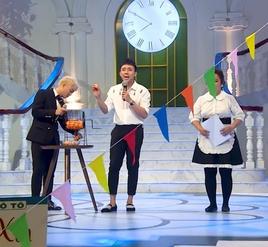 Sơ mi trắng 5 con kiến từng được Trấn Thành mặc cực đẹp, rơi vào tay trung vệ Bùi Tiến Dũng lại thành ra thế này!-4