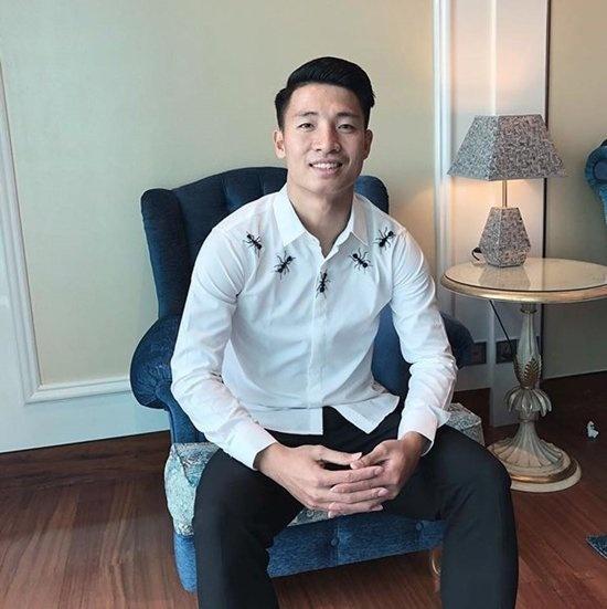 Sơ mi trắng 5 con kiến từng được Trấn Thành mặc cực đẹp, rơi vào tay trung vệ Bùi Tiến Dũng lại thành ra thế này!-5