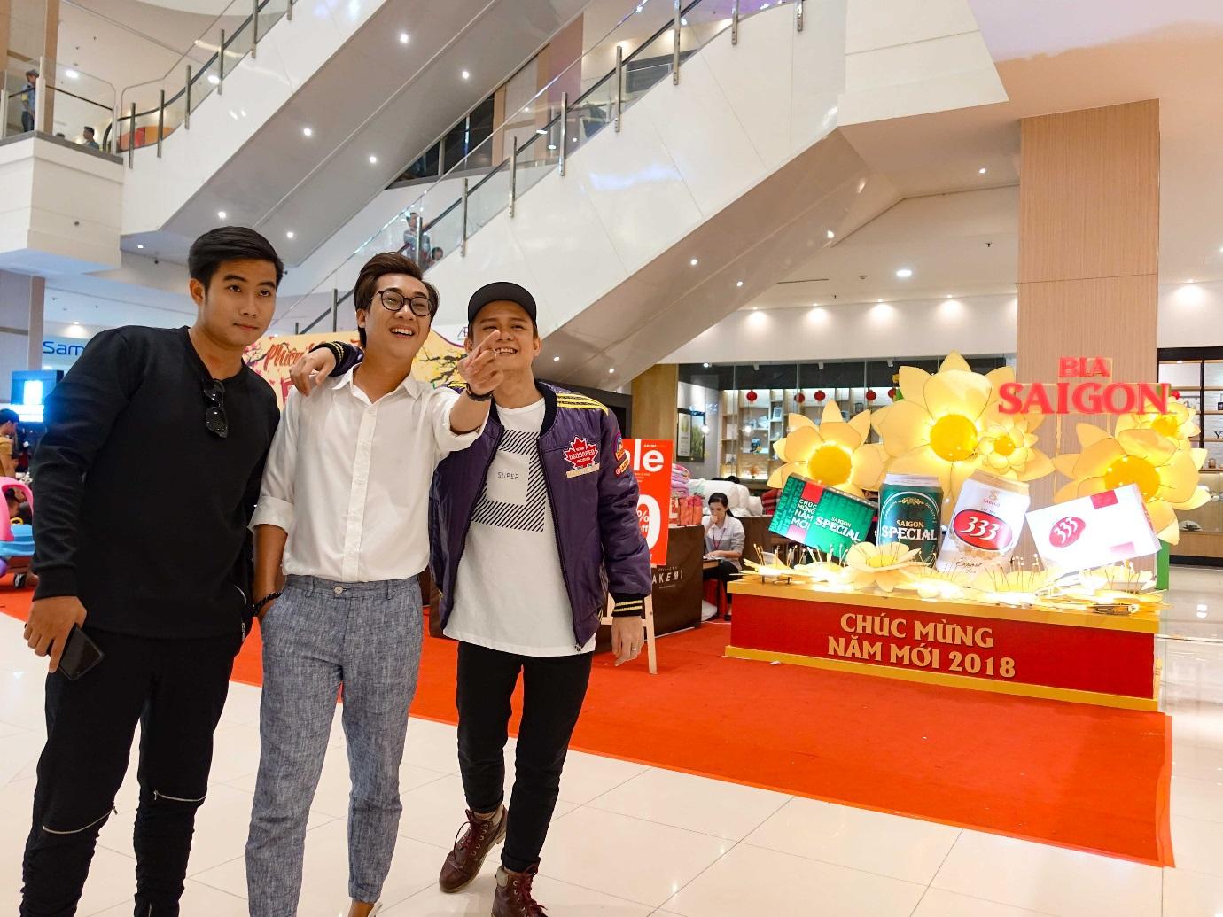 Bắt gặp SMS Band đi mua sắm Tết-5