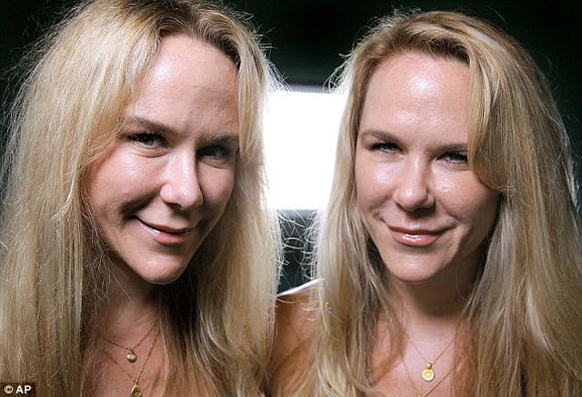 Chị em sinh đôi tàn sát lẫn nhau, lao xe xuống vách đá vì lý do không thể chấp nhận-1