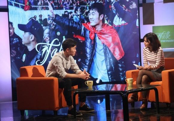 Chân dung nữ MC xinh đẹp nhà đài trò chuyện với Xuân Trường trên sóng VTV-1