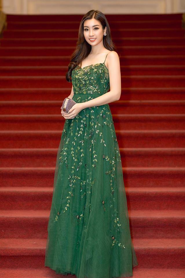 Đỗ Mỹ Linh cắt phăng mái tóc dài thương nhớ, xì tin với mái mưa hợp mốt-1