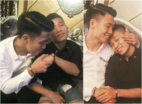 Bùi Tiến Dũng 8 múi hôn tay Văn Thanh khi hát Ánh nắng của anh-1