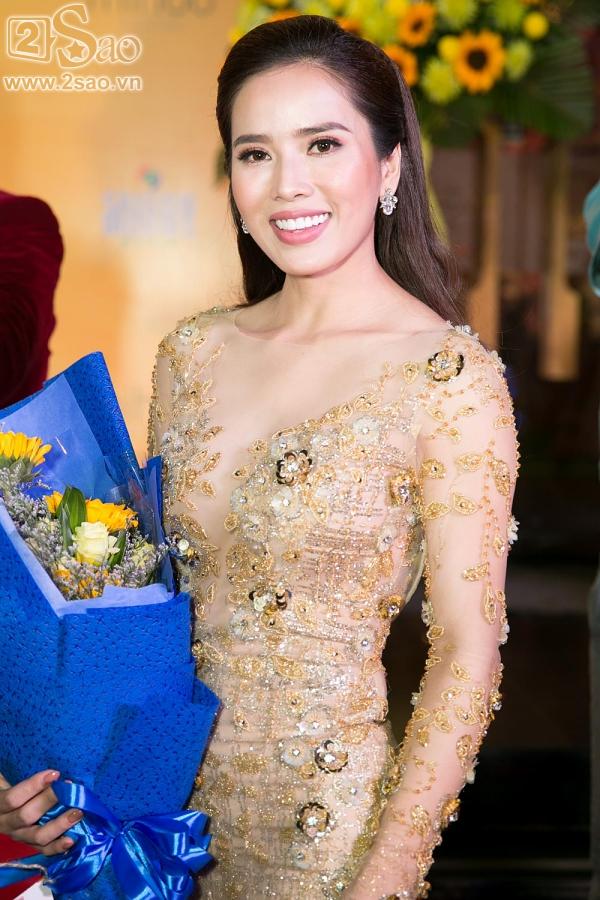 Hoài Linh mặc áo thun mang dép lê lạc lõng giữa sự kiện-14