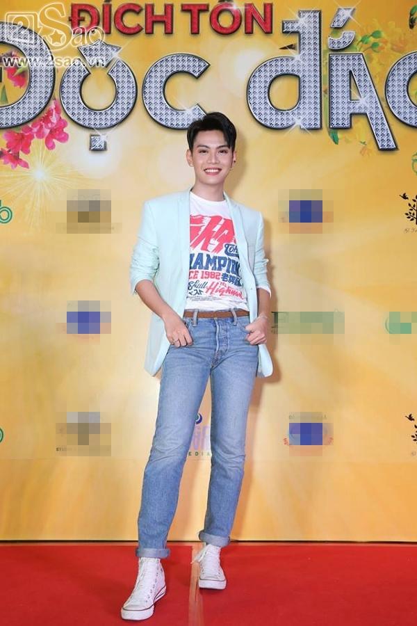 Hoài Linh mặc áo thun mang dép lê lạc lõng giữa sự kiện-11