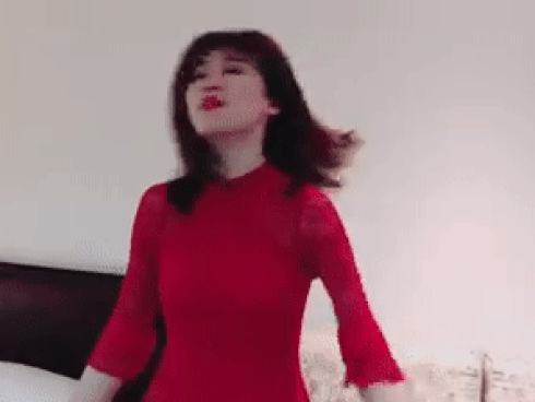 Hari Won tuyên bố 'không chị em' khi bị quản lý bóc mẽ chuyện thua cá độ