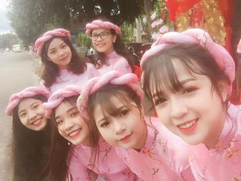 Ngẩn ngơ ngắm dàn phù dâu ‘xinh như mộng’ tại lễ ăn hỏi ở Đắk Lắk