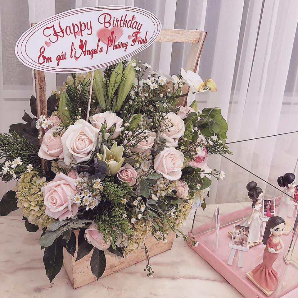 Tin sao Việt: Diễm My 9X mượn bờ vai người lạ tựa đầu gục ngã vì mỏi mệt-11