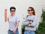 Kristen Stewart đã hết trọc đầu, nhưng vẫn cool ngầu, nam tính khi đi bên bạn gái