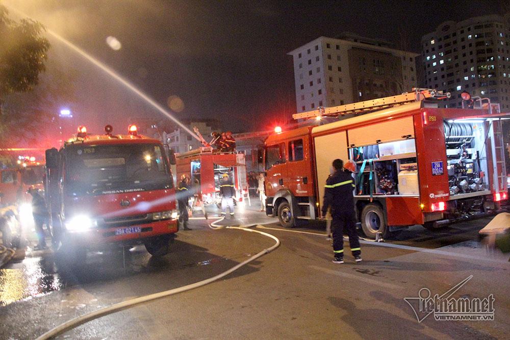 Hà Nội: Nhà 5 tầng bốc cháy rừng rực trước ngày ông Táo chầu trời-3