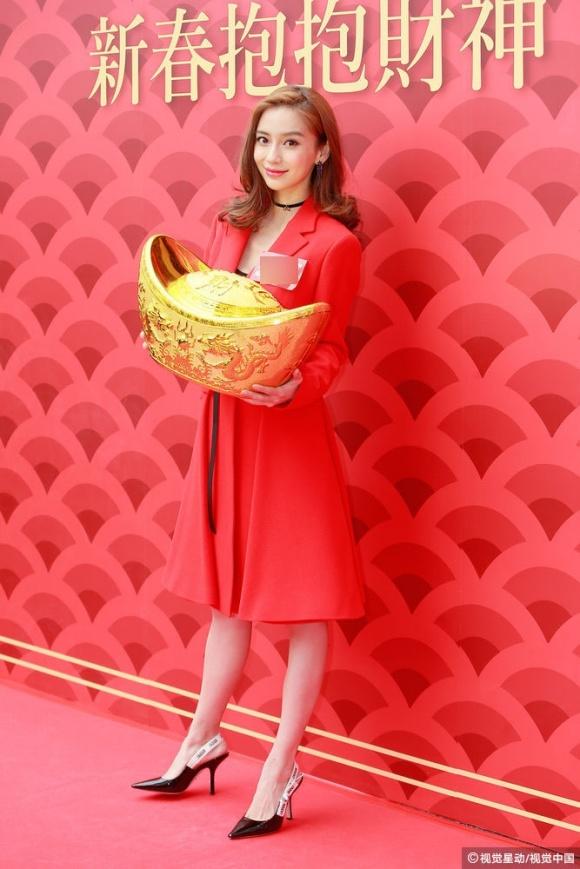 Angela Baby gợi ý chị em cách diện đồ đỏ cực chất khi đi chơi Tết-4