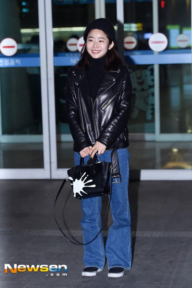 Diện áo lông to sụ như nhân vật hoạt hình Monsters, CL chiếm sóng thời trang sao Hàn tuần qua-8