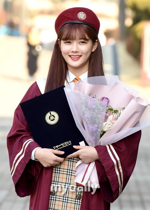 Mỹ nhân Mây họa ánh trăng Kim Yoo Jung rạng rỡ, lấn át nhan sắc tiểu Jeon Ji Hyun-2