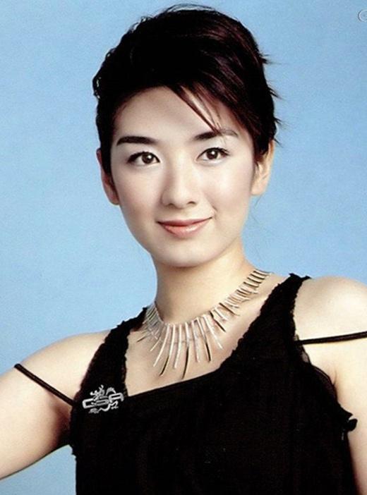 Tượng sáp Angela Baby bị chê kém sang, mặt giống hệt... Huỳnh Dịch-11