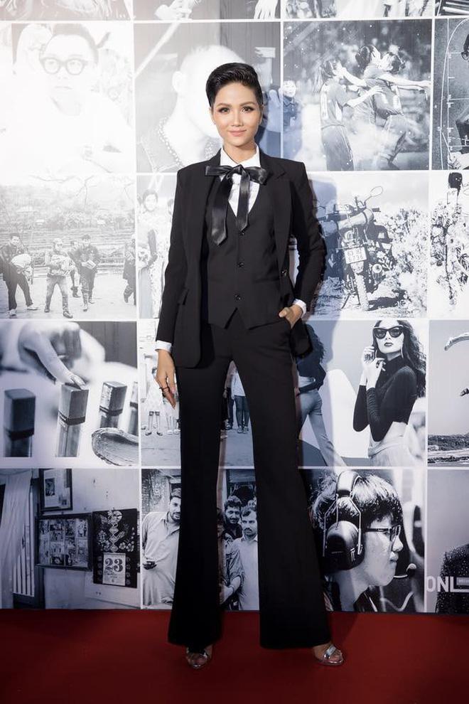 Chẳng cần váy áo lộng lẫy, HHen Niê - Kỳ Duyên đẹp xuất sắc chiếm spotlight thảm đỏ tuần qua-3