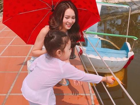 Tin sao Việt: Huyền My gây tranh cãi với khuôn mặt khác lạ-11