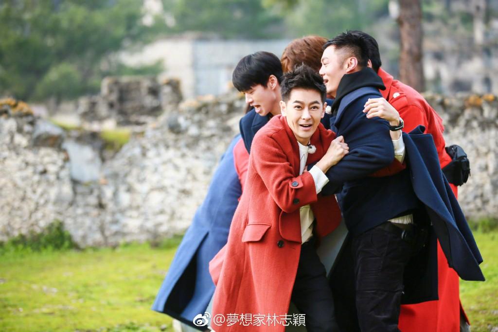 Lâm Chí Dĩnh 43 tuổi đọ nhan sắc không tuổi bên đàn em Giang Thần: Không có sự cách biệt!-4