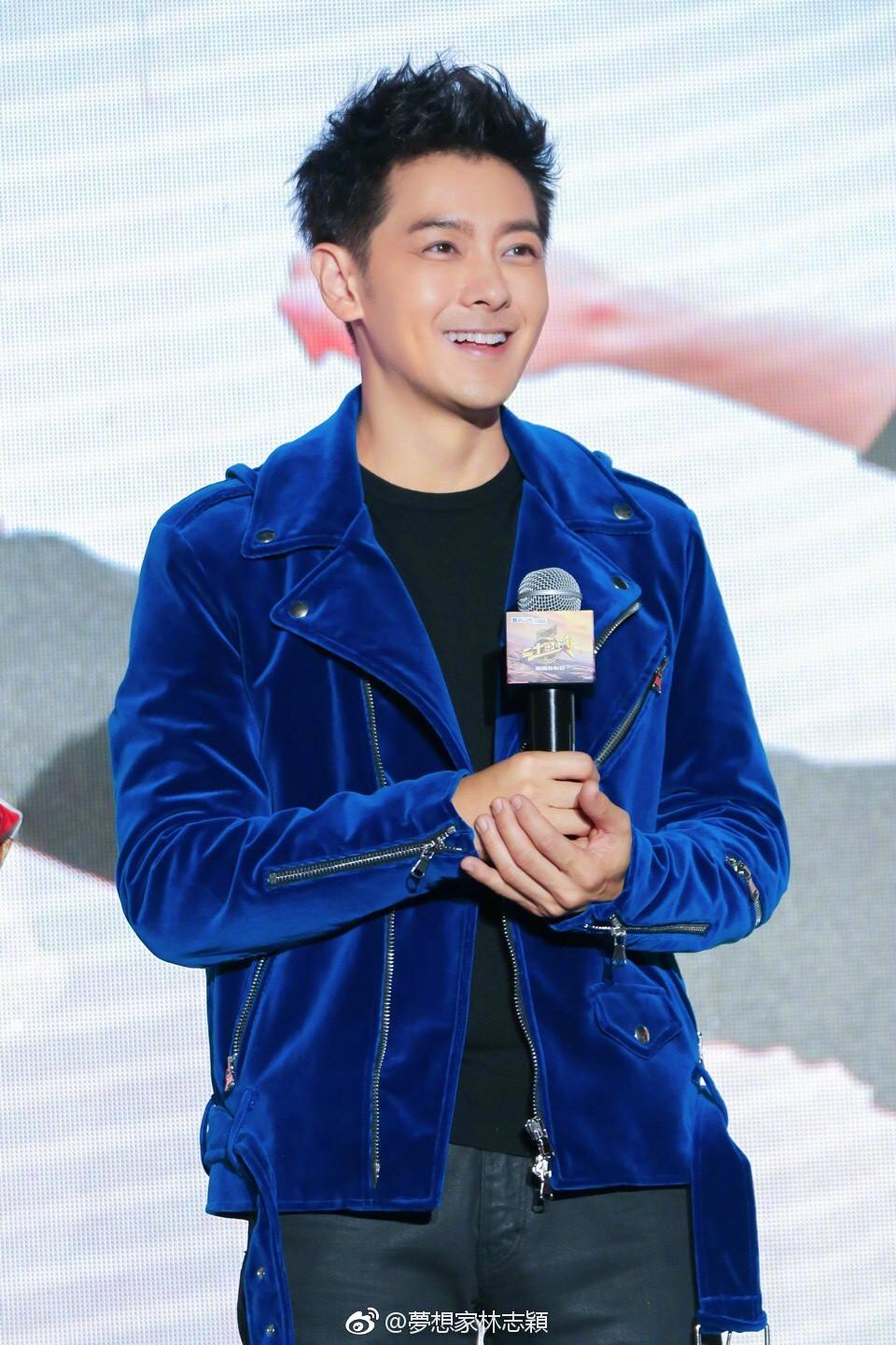 Lâm Chí Dĩnh 43 tuổi đọ nhan sắc không tuổi bên đàn em Giang Thần: Không có sự cách biệt!-5