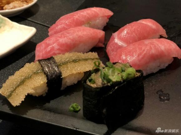 U40 rồi mà Phạm Băng Băng vẫn mê mẩn túi xách ngộ nghĩnh như thế này-3