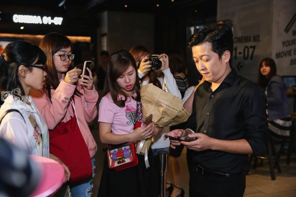 Giữa tâm bão phim giả tình thật, Trường Giang lạnh lùng với Sam như người xa lạ-7