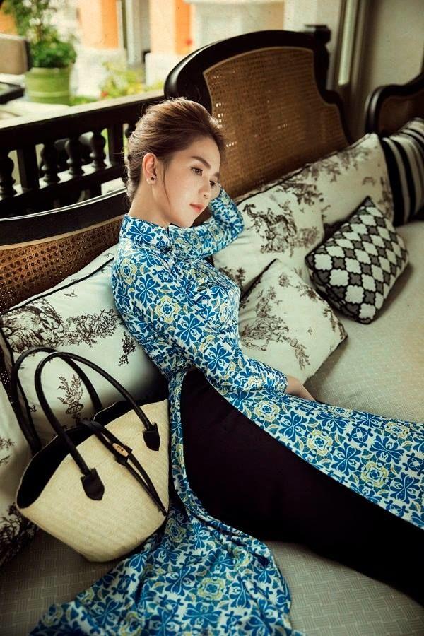 Sáng mồng 1 Tết, học lỏm sao Việt cách diện áo dài chuẩn xu hướng đi xông nhà lấy may-2