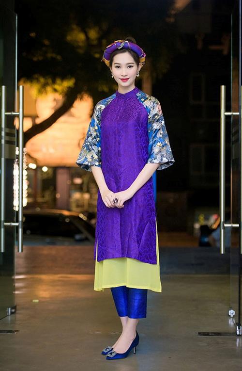 Sáng mồng 1 Tết, học lỏm sao Việt cách diện áo dài chuẩn xu hướng đi xông nhà lấy may-4
