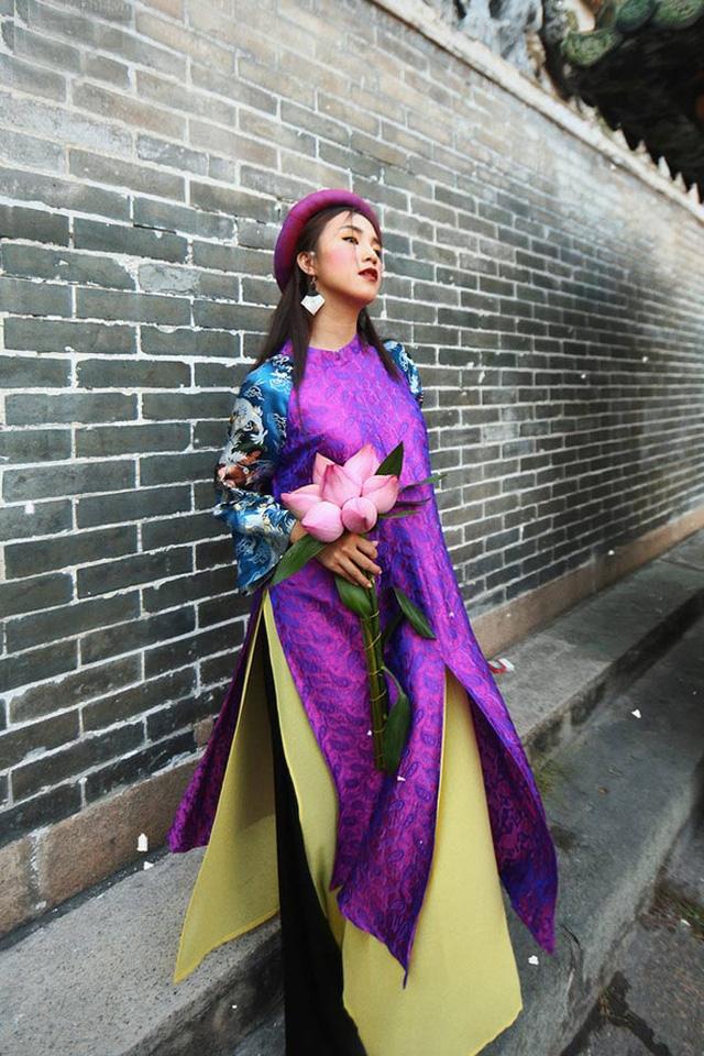 Sáng mồng 1 Tết, học lỏm sao Việt cách diện áo dài chuẩn xu hướng đi xông nhà lấy may-6