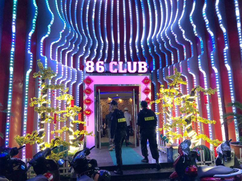 Sài Gòn: Phong tỏa 2 quán bar, ngăn dân chơi ném ma túy-5