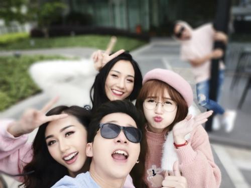 Bí kíp chụp ảnh selfie Tết nghìn like với hội bạn thân-1