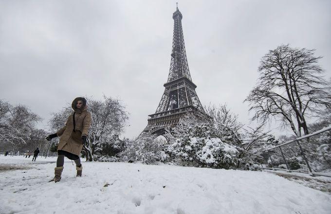 Paris bỗng biến thành xứ sở tuyết trắng-1