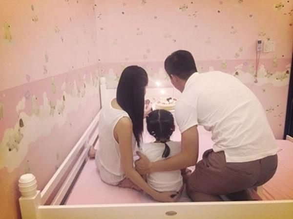 Những sao nhí triệu đô chưa từng một lần được công khai dung nhan của làng showbiz Việt-10