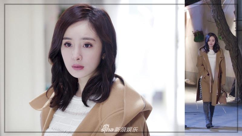 Liên tục diện đồ hiệu, Dương Mịch biến phim mới thành sàn diễn thời trang-4