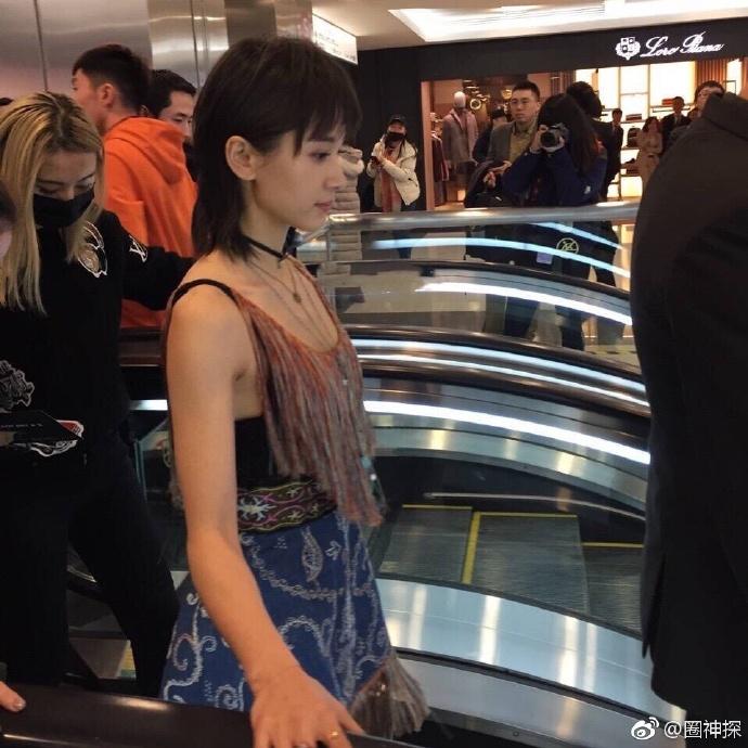 Loạt mỹ nhân Hoa ngữ vẫn đẹp xuất sắc bất chấp ống kính trộm của người qua đường-5