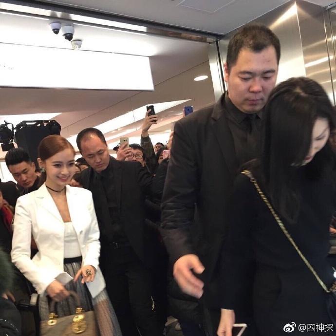 Loạt mỹ nhân Hoa ngữ vẫn đẹp xuất sắc bất chấp ống kính trộm của người qua đường-1