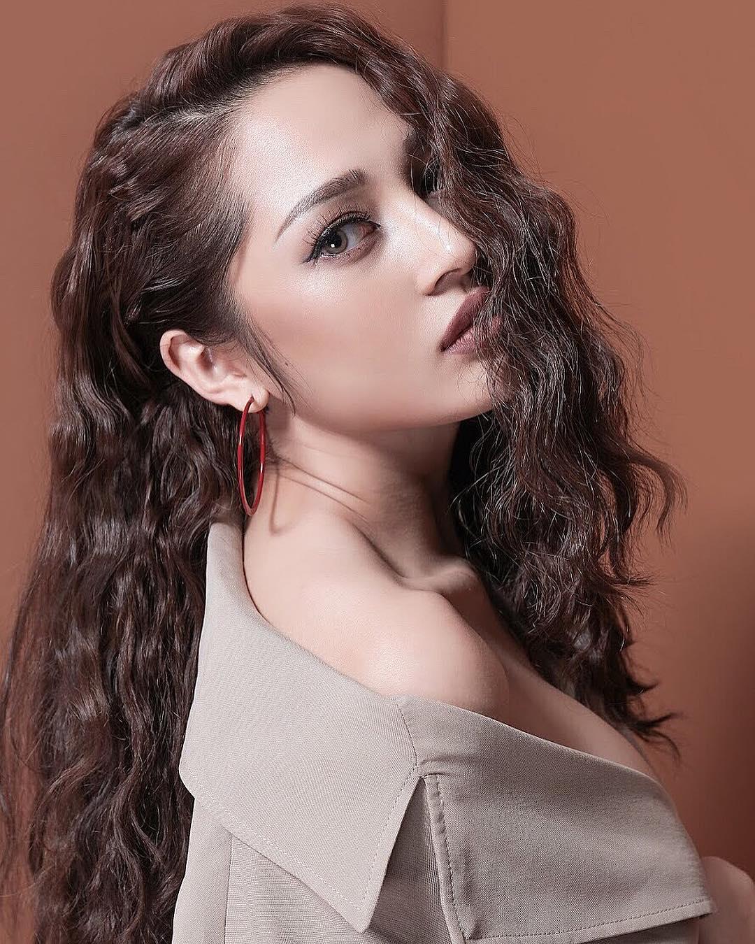 Tin sao Việt: Huyền My gây tranh cãi với khuôn mặt khác lạ-3