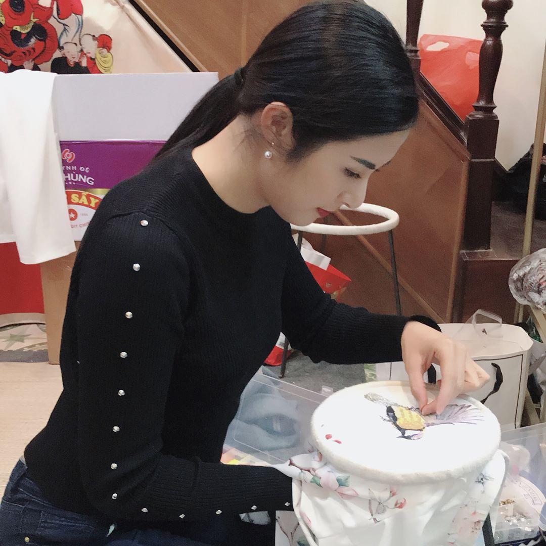 Tin sao Việt: Huyền My gây tranh cãi với khuôn mặt khác lạ-8