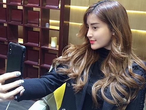 Tin sao Việt: Angela Phương Trinh trổ tài bé đảm thiết kế quà tết cho người thân-11