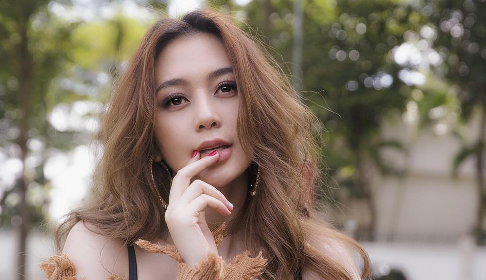 Không mai đào hay câu đối, Tết của Thiều Bảo Trang đậm chất Âu Mỹ-5