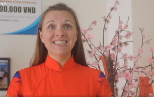 Người nước ngoài hát Ngày Tết quê em nức lòng dân mạng Việt-1