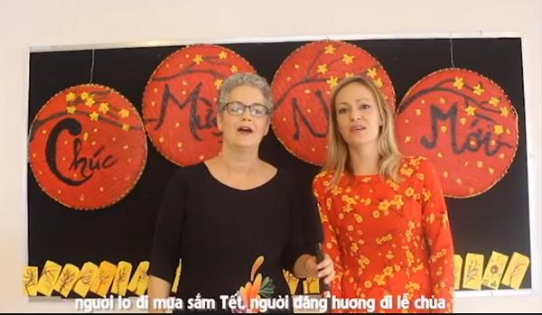 Người nước ngoài hát Ngày Tết quê em nức lòng dân mạng Việt-3