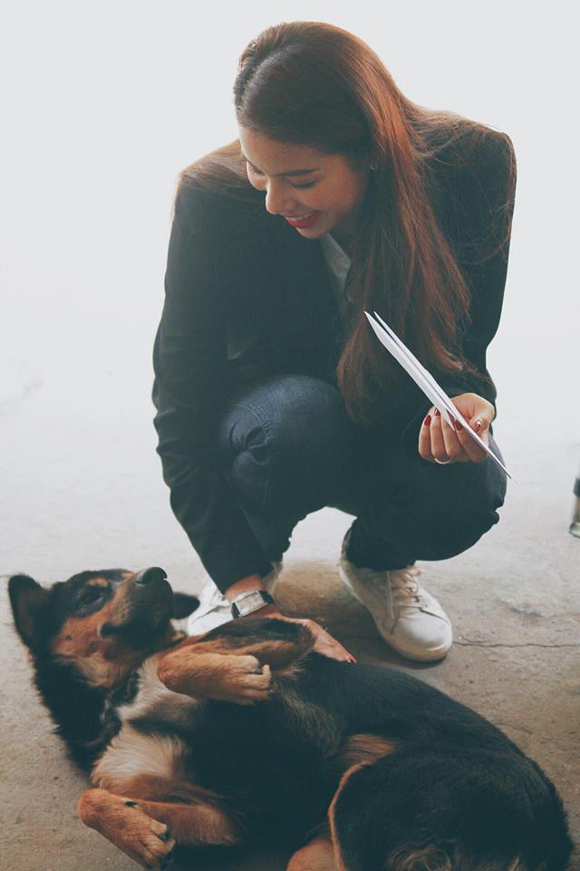 Tin sao Việt: Angela Phương Trinh trổ tài bé đảm thiết kế quà tết cho người thân-7