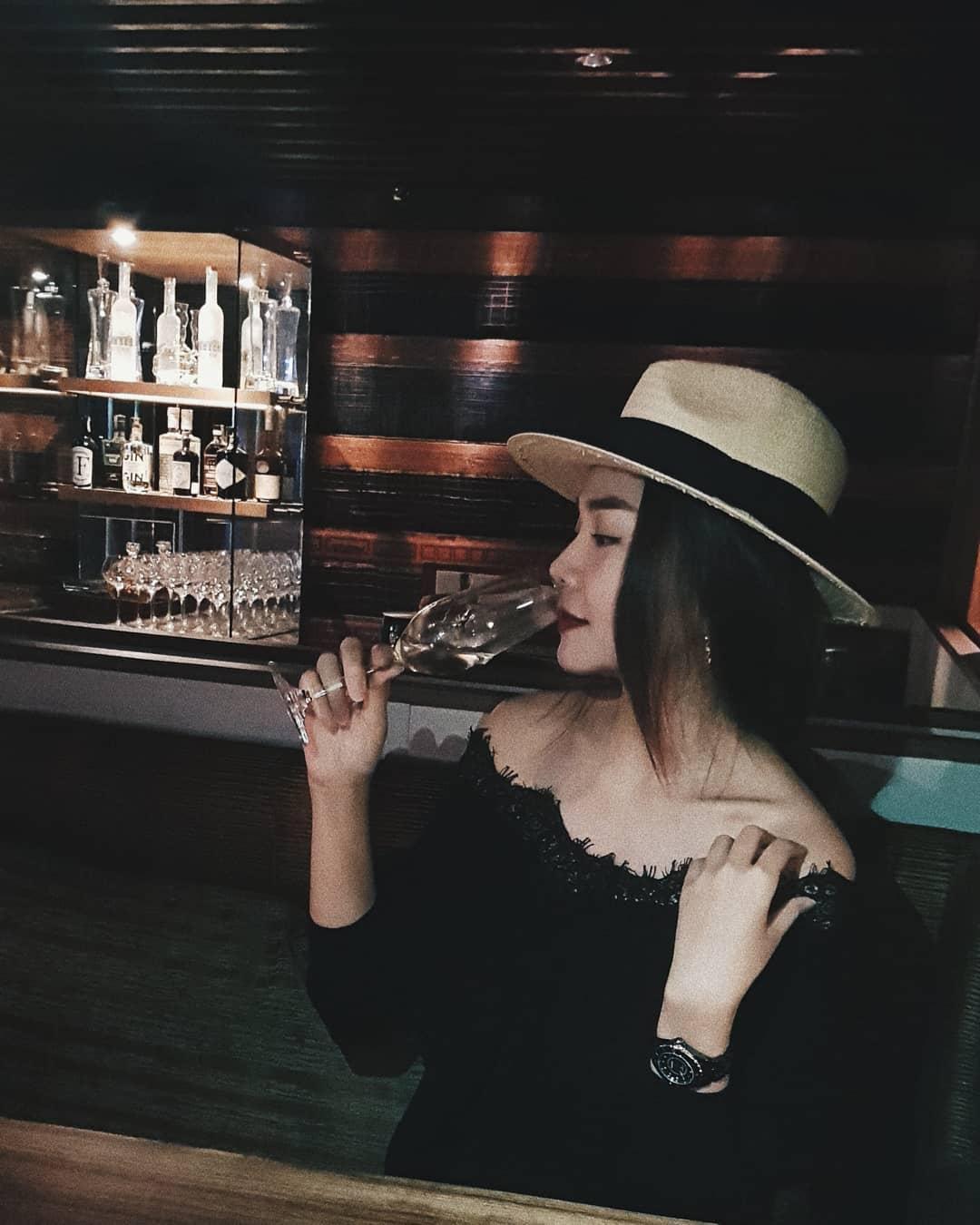 Tin sao Việt: Angela Phương Trinh trổ tài bé đảm thiết kế quà tết cho người thân-9