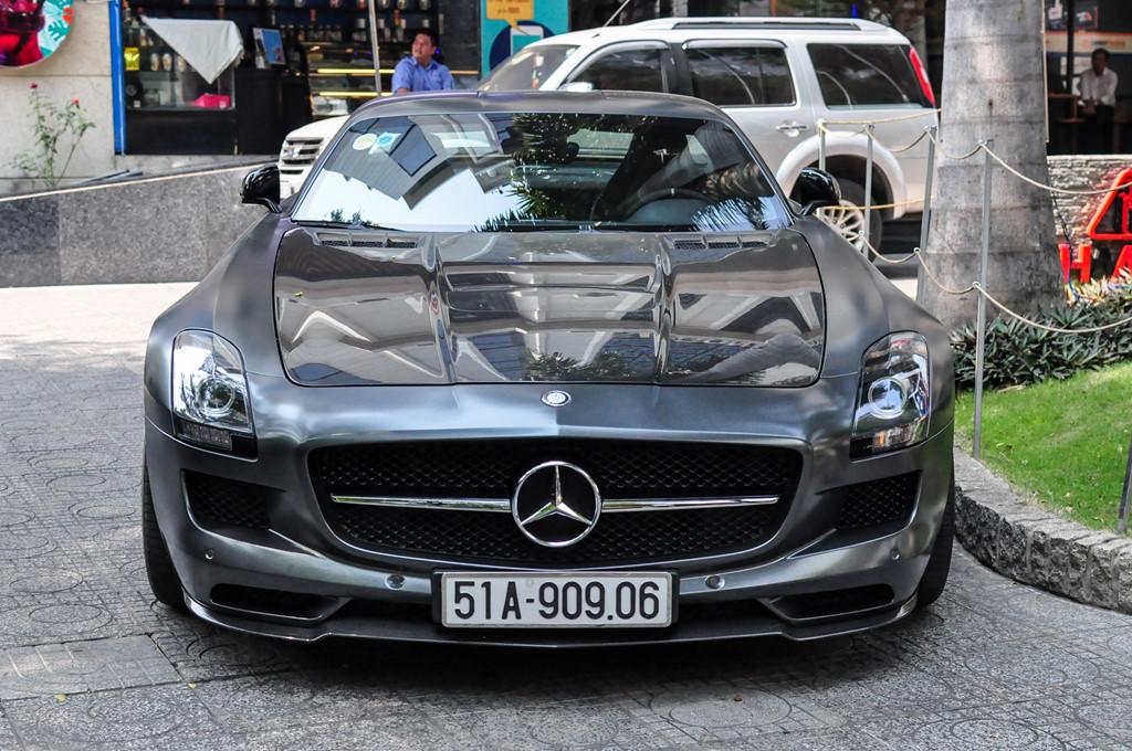 Mercedes SLS AMG GT nhà chồng Tăng Thanh Hà tái xuất trên phố-2